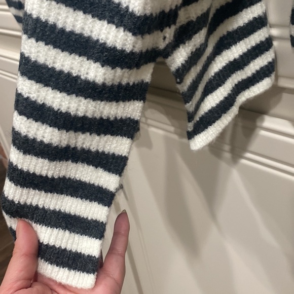 NWT gap grey white striped hooded sweater XL tall - Picture 4 of 11